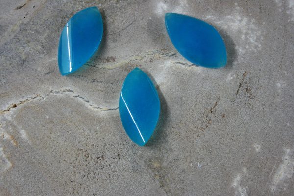 Blauwe chalcedoon gedraaid blad