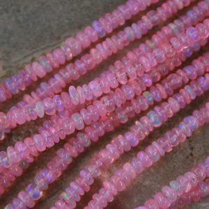 Roze geverfde Ethiopische opaal